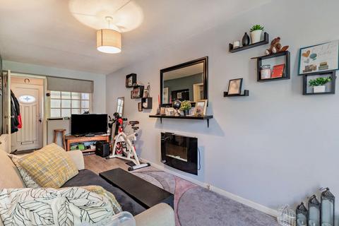 14 Caernarvon Close, Stretton, Burton-on-trent, DE13 0ET