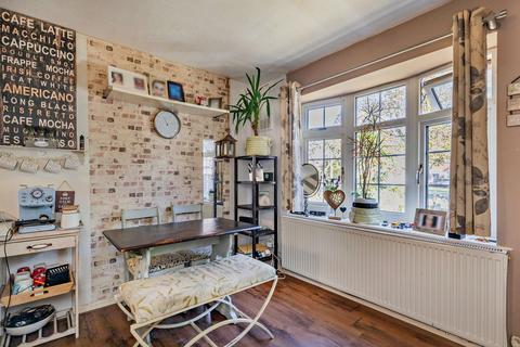 14 Caernarvon Close, Stretton, Burton-on-trent, DE13 0ET