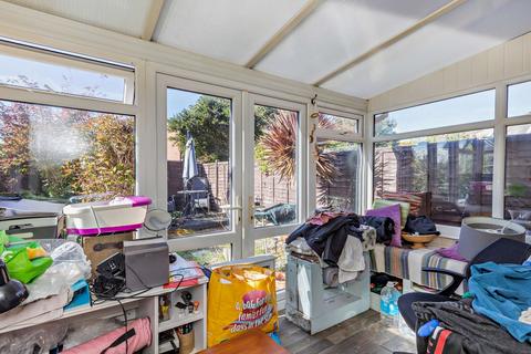14 Caernarvon Close, Stretton, Burton-on-trent, DE13 0ET