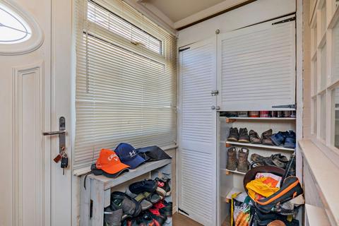 14 Caernarvon Close, Stretton, Burton-on-trent, DE13 0ET
