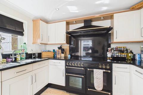 8 Mountsfield Close, Staines-upon-thames, TW19 6AP