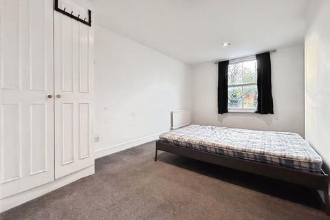 3 bedroom flat for sale, Waller Road, London SE14