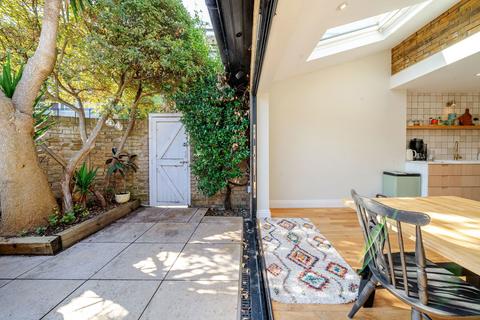 2 Cottingham Road, London, SW8 1LQ