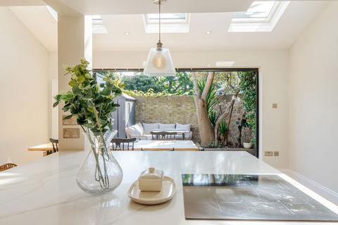 2 Cottingham Road, London, SW8 1LQ