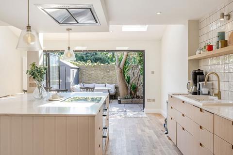 2 Cottingham Road, London, SW8 1LQ