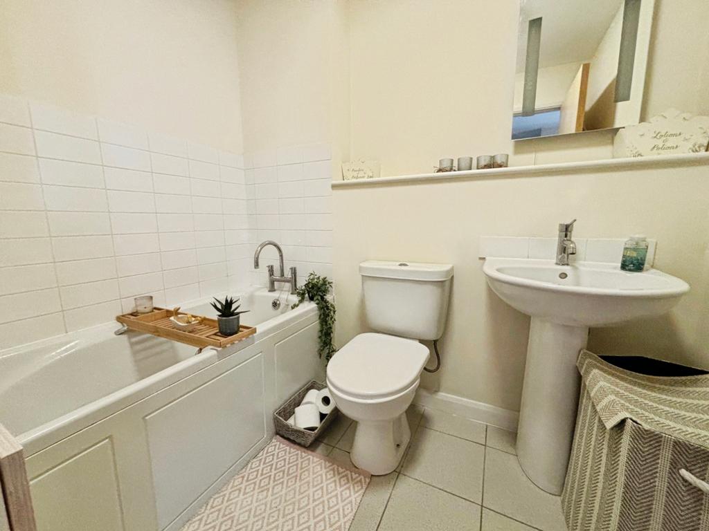 Pbox-bathroom-339451.jpeg