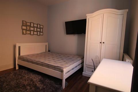 6 bedroom flat to rent, *£150pppw including bills* 6 Bed on DERBY ROAD NG7 1LR