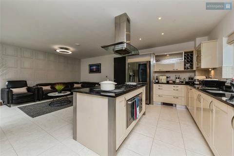 5 bedroom detached house for sale, Wychwood Park, Weston, CW2