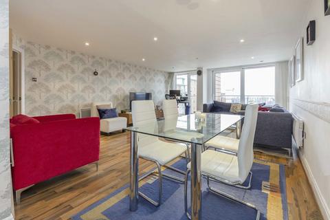 3 bedroom flat to rent, Holland Gardens, Brentford TW8