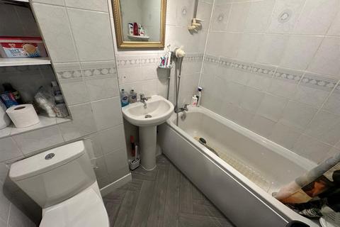 2 bedroom townhouse for sale, Belgrave Park, Halifax