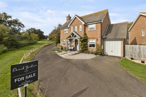 3 bedroom detached house for sale, Eleanor Close, Seaford