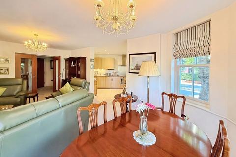 2 bedroom flat for sale, Groby Road, Altrincham, WA14