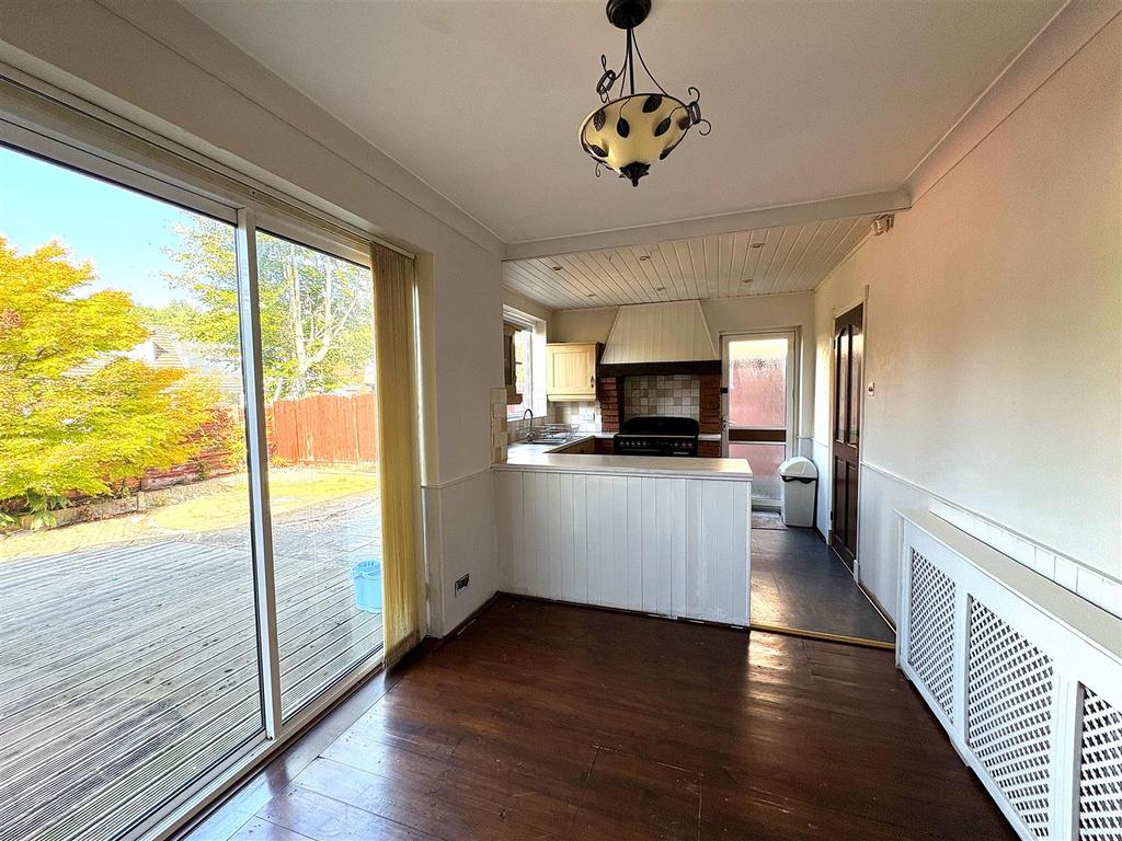 Dining Area.jpg