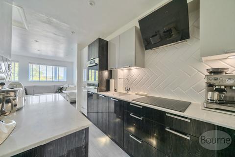 2 bedroom maisonette for sale, The Buntings, Weydon Lane, Farnham, Surrey, GU9