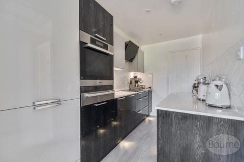 2 bedroom maisonette for sale, The Buntings, Weydon Lane, Farnham, Surrey, GU9