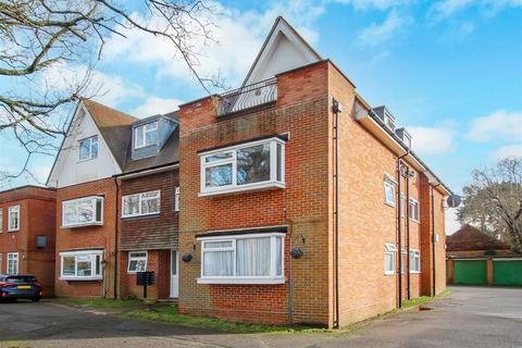 2, East Lodge Epsom Road, Leatherhead, KT22 8TG
