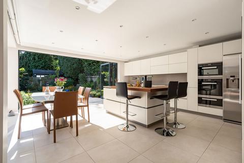 10 Mole Road, Fetcham, Leatherhead, KT22 9RN