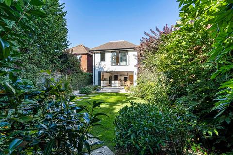 10 Mole Road, Fetcham, Leatherhead, KT22 9RN