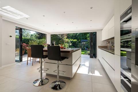 10 Mole Road, Fetcham, Leatherhead, KT22 9RN