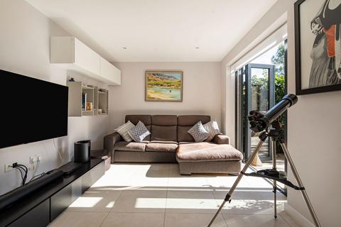 10 Mole Road, Fetcham, Leatherhead, KT22 9RN