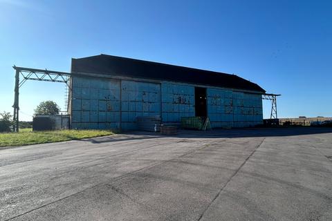 Warehouse to rent, C2 Wroughton Airfield Orbital Rd Wroughton SN4 0QZ