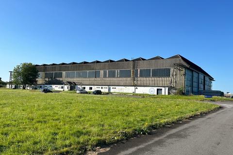 Warehouse to rent, C2 Wroughton Airfield Orbital Rd Wroughton SN4 0QZ