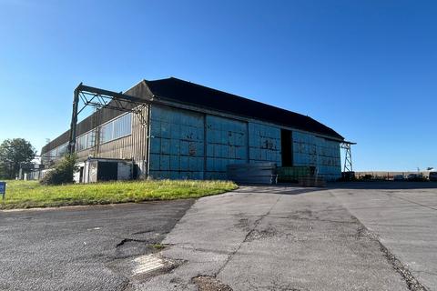 Warehouse to rent, C2 Wroughton Airfield Orbital Rd Wroughton SN4 0QZ