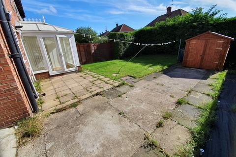 2 bedroom semi-detached house to rent, Roedean Road, Sunderland SR5