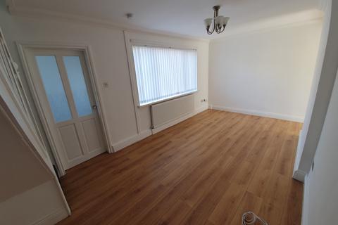 2 bedroom semi-detached house to rent, Roedean Road, Sunderland SR5