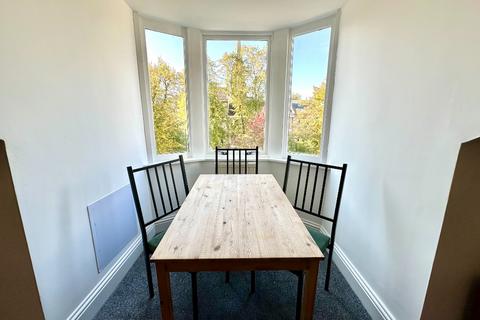 2 bedroom flat to rent, Holyrood Crescent, West End, Glasgow, G20