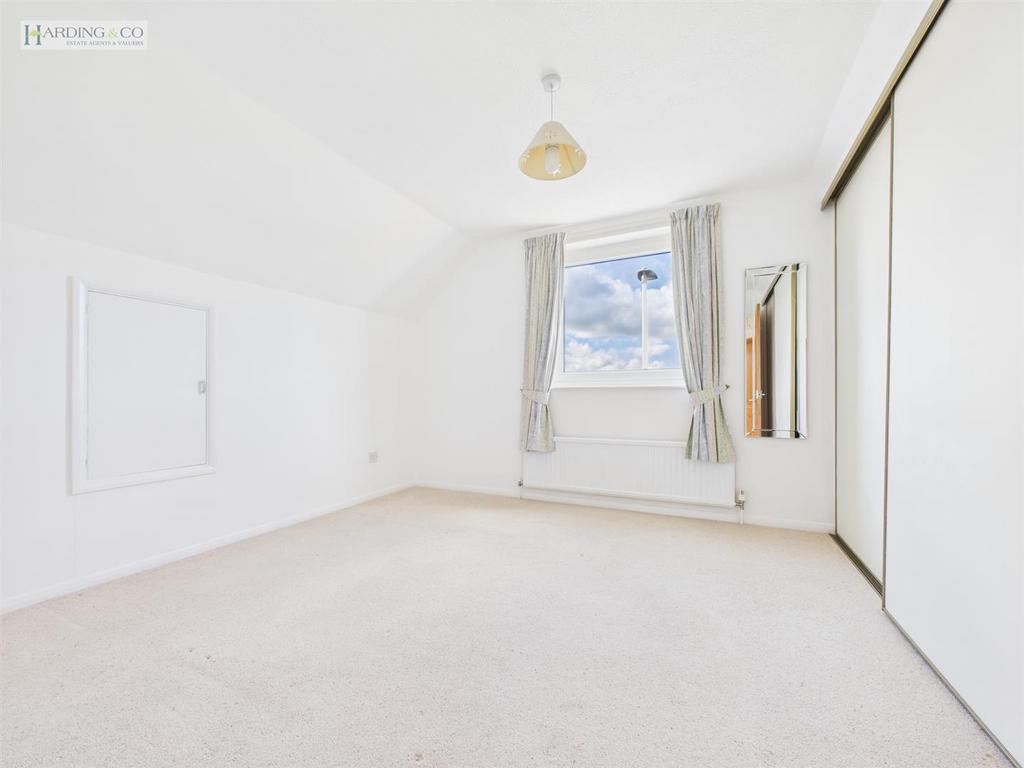 Bedroom 1 .2.jpg