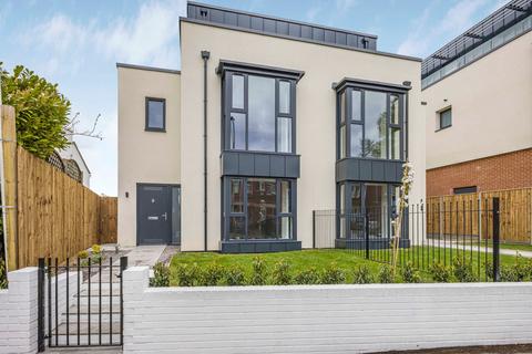 Leckhampton Road, Cheltenham, Gloucestershire, GL53