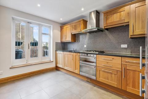 3 bedroom maisonette to rent, New Kings Road, London, SW6.