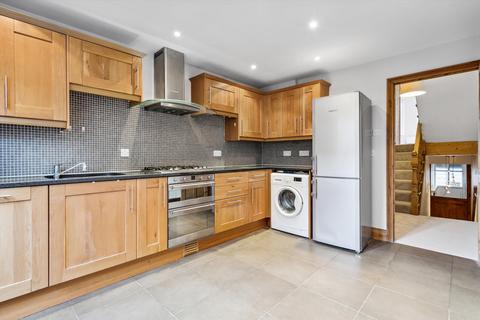 3 bedroom maisonette to rent, New Kings Road, London, SW6.