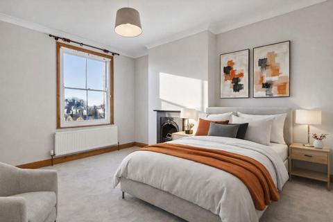 3 bedroom maisonette to rent, New Kings Road, London, SW6.