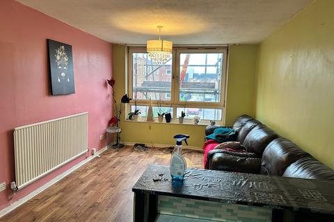 3 bedroom flat to rent, Linsdell Road, Barking IG11
