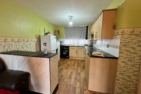 3 bedroom flat to rent, Linsdell Road, Barking IG11