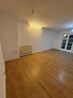 2 bedroom terraced house to rent, Sandringham Gardens, Hounslow TW5