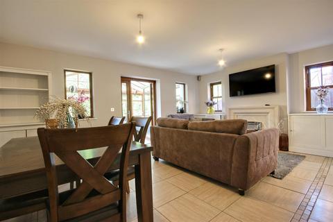 6 bedroom house for sale, Mill Lane, Cottingham