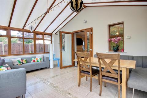 6 bedroom house for sale, Mill Lane, Cottingham