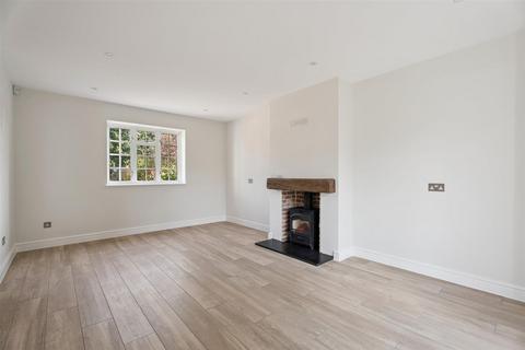 undefined, Hunters Close, Bovingdon, HP3