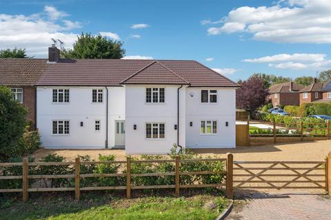 undefined, Hunters Close, Bovingdon, HP3