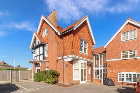 2 bedroom flat for sale, Cuthbert Road, Westgate-on-Sea, Kent, CT8