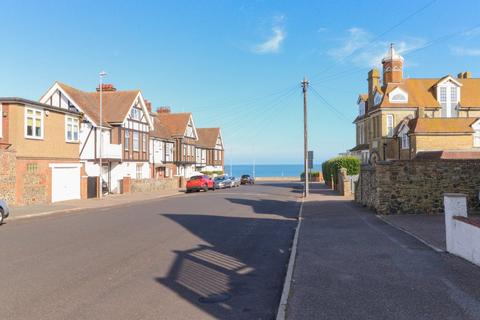 2 bedroom flat for sale, Cuthbert Road, Westgate-on-Sea, Kent, CT8
