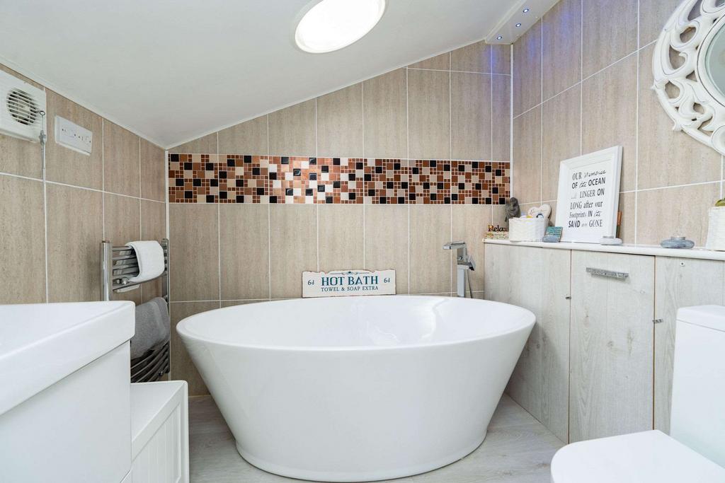 Ensuite to Bed 1