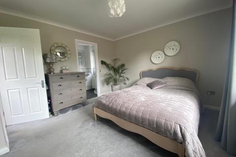 4 bedroom detached house for sale, Barton Drive, Hamble, SO31 4RE