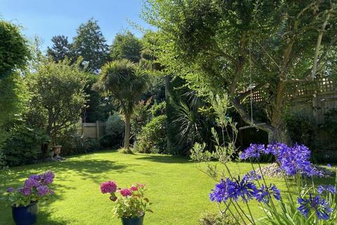 4 bedroom detached house for sale, Barton Drive, Hamble, SO31 4RE