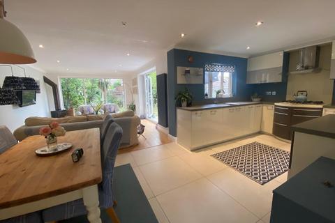 4 bedroom detached house for sale, Barton Drive, Hamble, SO31 4RE