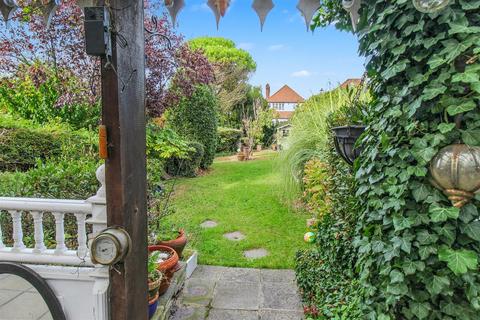 4 bedroom detached house for sale, Crescent Road, Leigh-On-Sea