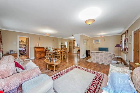 4 bedroom detached house for sale, Butts Green Road, Chelmsford CM2